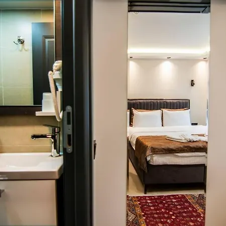 Renovated Cozy In The Heart Of Old Apartment