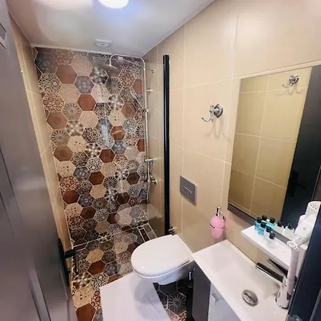 Renovated Cozy In The Heart Of Old